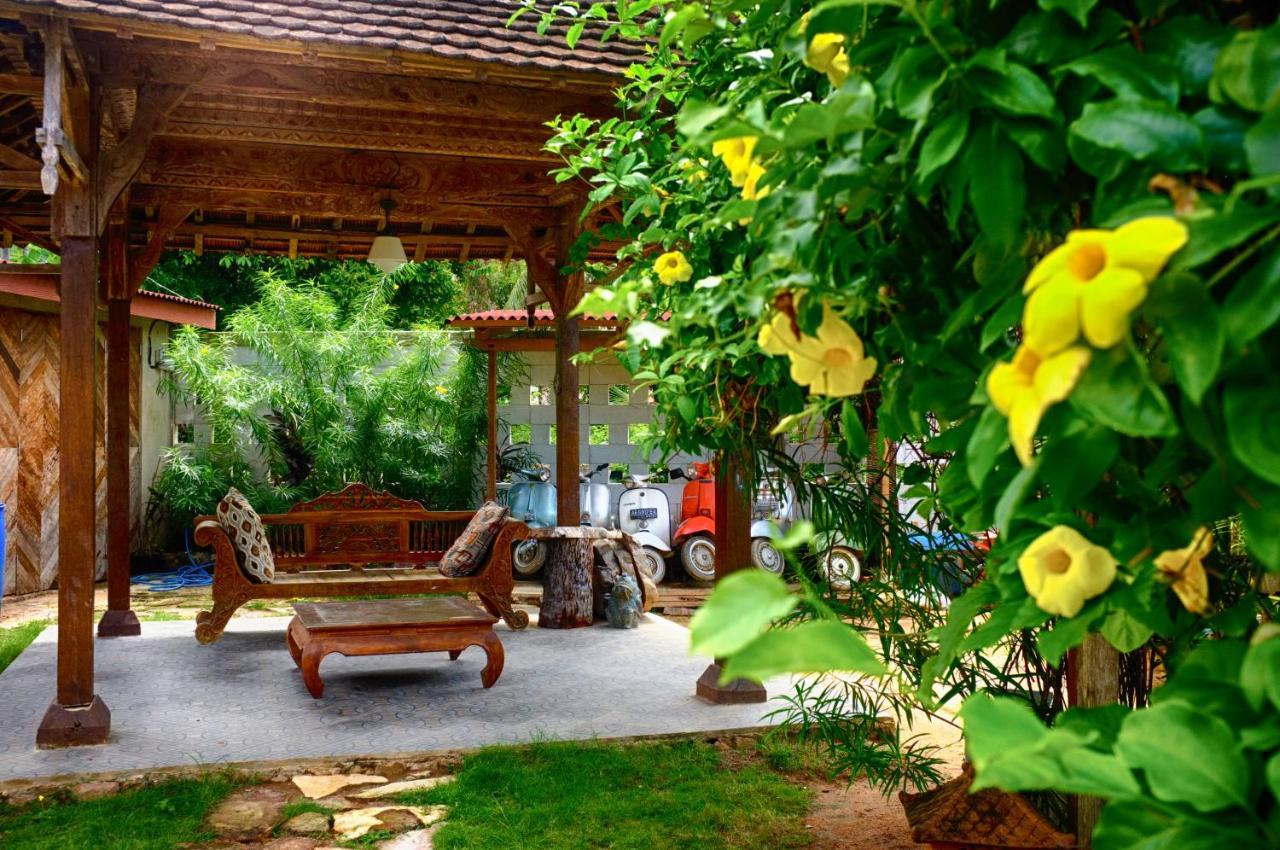 Ayu Hotel Каримунджава Экстерьер фото